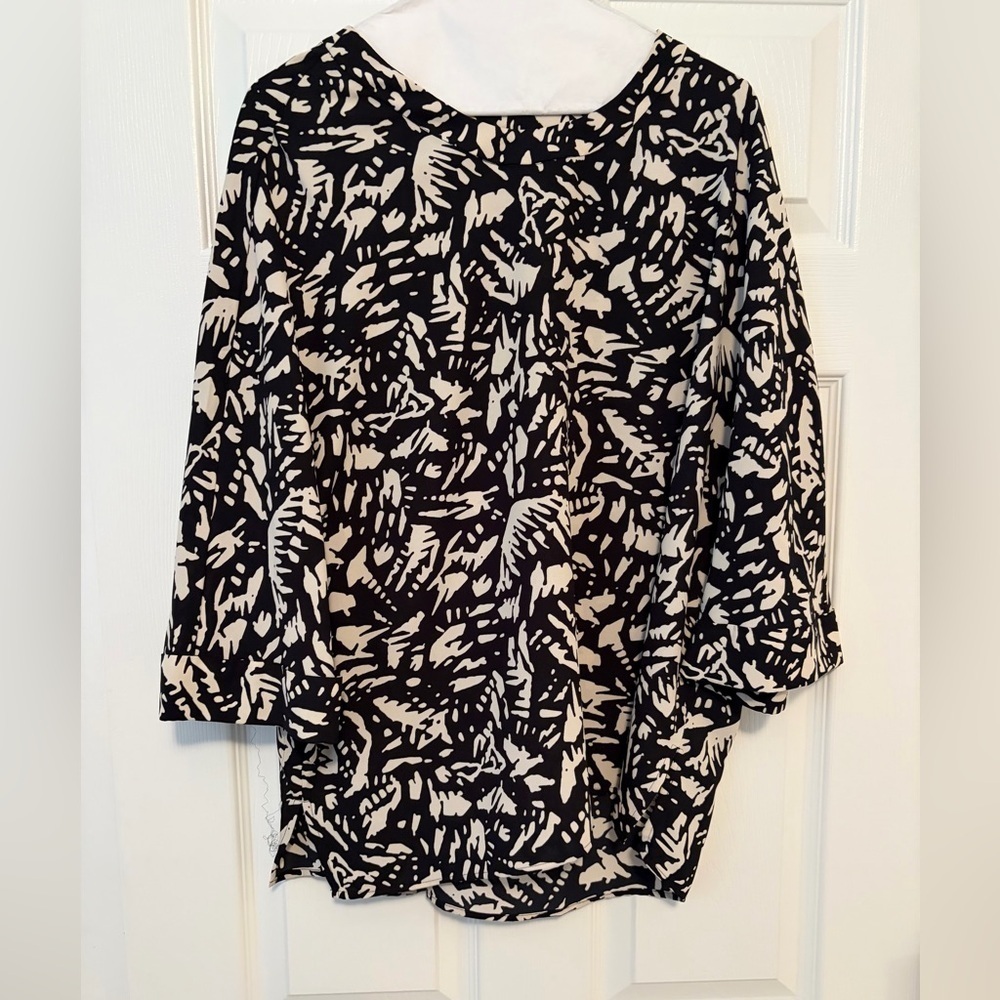 NWOT Anne Klein Black & White Women’s Poncho Blouse size 10